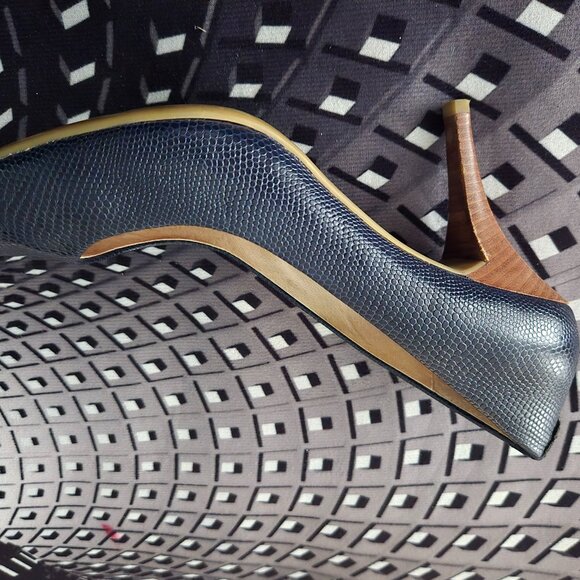 Michael Kors  Blue Snakelike skin  Pumps Great Condition  Size 8.5 - Picture 1 of 6